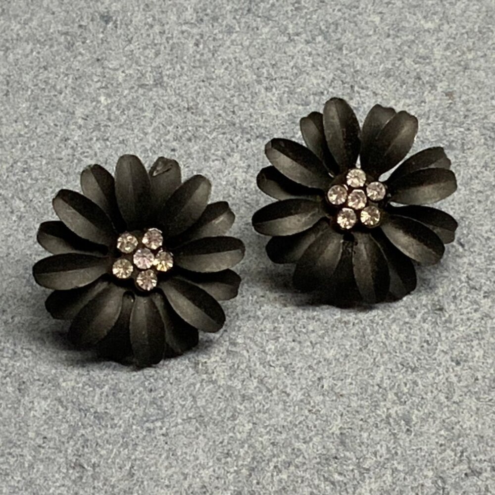 Rhinestone Flower Pierced Earrings 1 In Black Retro Glam Bling Vintage Elegant - Picture 1 of 6